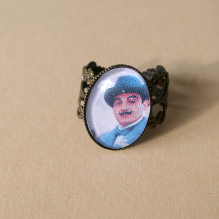 Crotte de Poule-bijoux fantaisie-Dali-Magritte-Frida Kalho-Derrick-Columbo