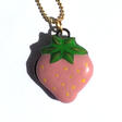 Collier médaillon fraise